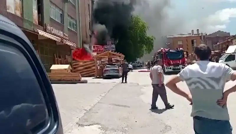 Ankara'da Korkutan Yangın: İşyerleri Kül Oldu