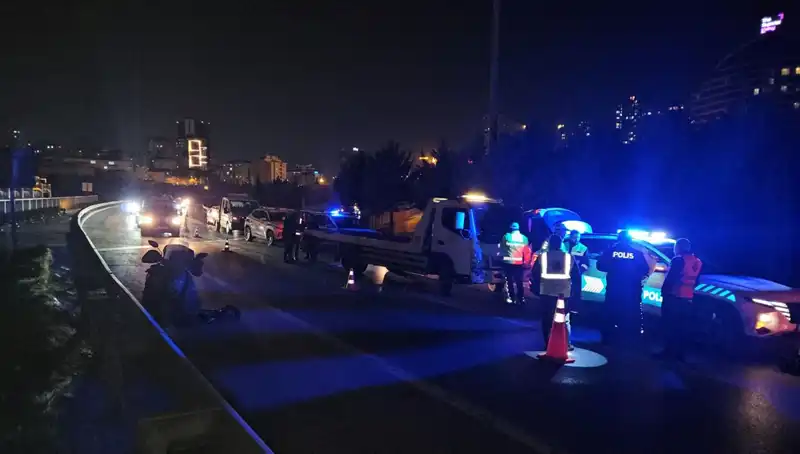 TEM Otoyolu'nda Şok Eden Kaza: Yatan Kişi Metrelerce Sürtüldü!