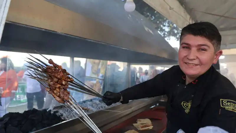 Kozan Karnavalı'nda Yarım Ton Ciğer Tüketildi: Lezzet Festivali Başlıyor!