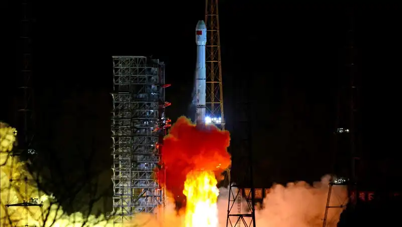 Çin, Uzaya Tienvın-2 Asteroid Keşif Aracını Gönderdi