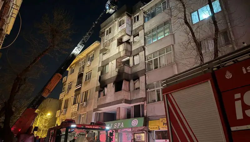 Kartal'da Metruk Bina Yangını: Alevler İçinde Kalan Bildik Bir Manzara