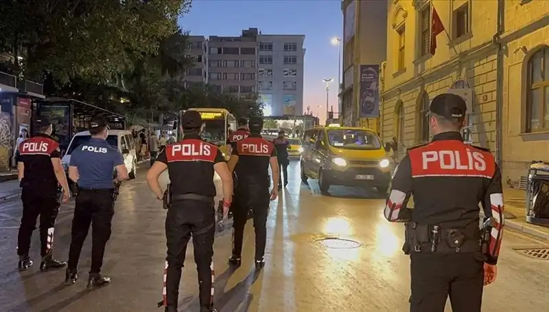 İstanbul’da Asayiş Operasyonu: 4 Saatte Yüzlerce Gözaltı Gerçekleşti!