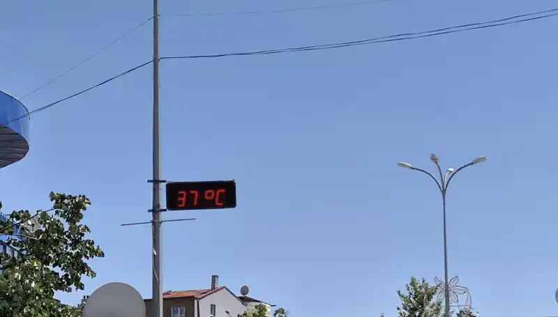 Termometreler 38 Dereceyi Geçti: Hava Sıcaklığı Rekor Kırıyor