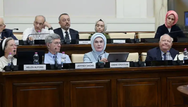 Emine Erdoğan, Vatikan'da 'Dünya 5'ten Büyüktür' Mesajını Verdi